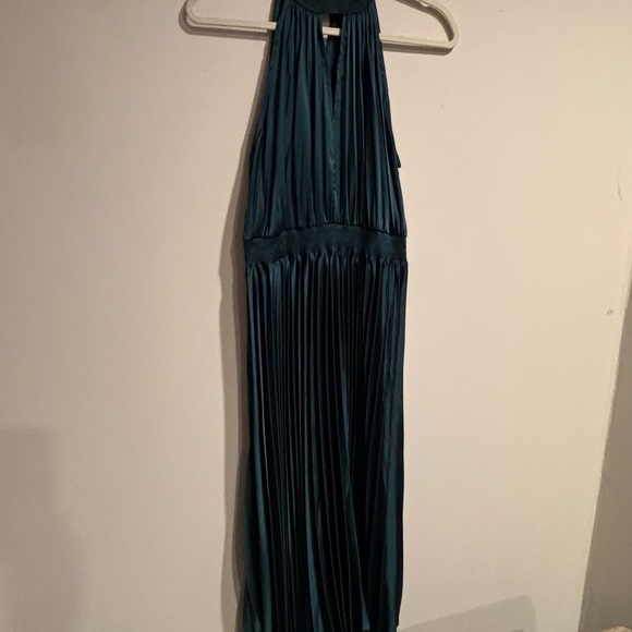 Emerald Green Pleated Halter Maxi Dress - Asymmetrical Hem - Size L - Picture 2 of 8